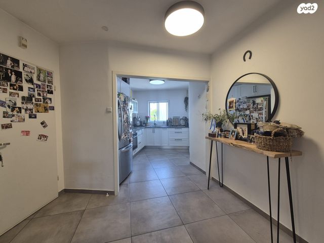 דירה, אירוס, אזורי גדרה, גדרה