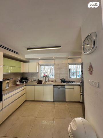 גג/ פנטהאוז, לוע הארי 5, מודיעין מכבים רעות