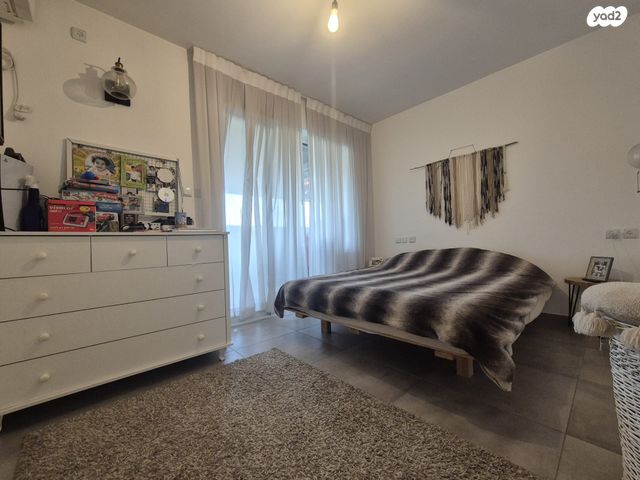 דירה, אירוס, אזורי גדרה, גדרה