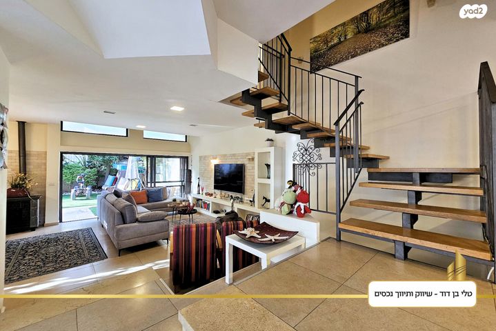 דו משפחתי, חגי, כפר סבא