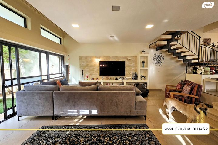 דו משפחתי, חגי, כפר סבא