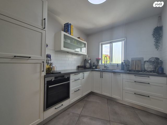 דירה, אירוס, אזורי גדרה, גדרה