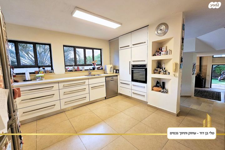 דו משפחתי, חגי, כפר סבא