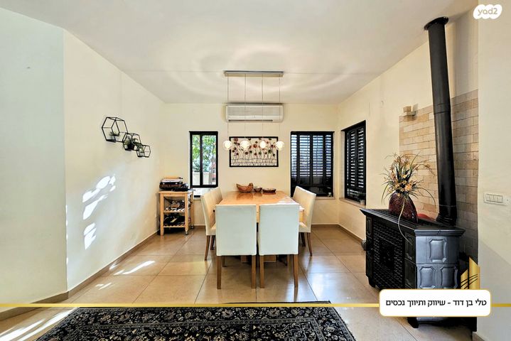 דו משפחתי, חגי, כפר סבא