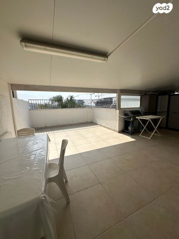 גג/ פנטהאוז, לוע הארי 5, מודיעין מכבים רעות