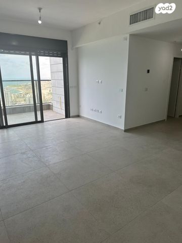 גג/ פנטהאוז, סוקולוב 12, רוטשילד עצמאות, בת ים