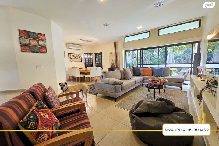 דו משפחתי, חגי, כפר סבא