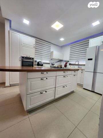 דו משפחתי, פייר ז'ילבר, פרדס הגדוד, נתניה