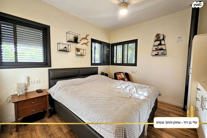 דו משפחתי, חגי, כפר סבא