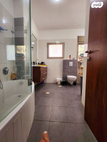 דו משפחתי, פייר ז'ילבר, פרדס הגדוד, נתניה