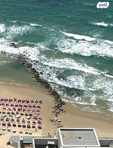 גג/ פנטהאוז, סוקולוב 12, רוטשילד עצמאות, בת ים