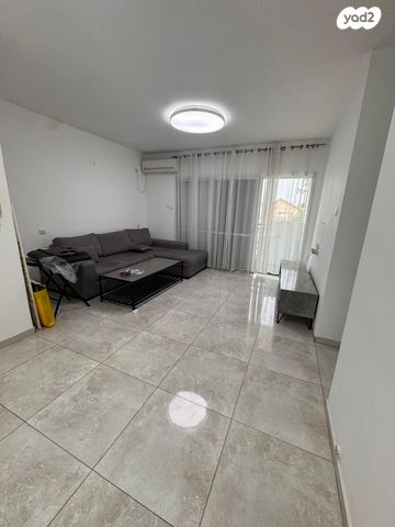 דירה, אבשלום 26, נווה מנחם, באר שבע