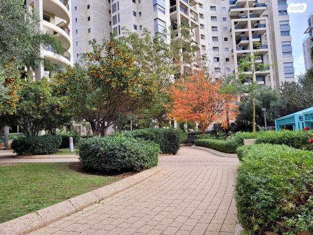 הגוש הגדול, רמת אביב החדשה, נופי ים