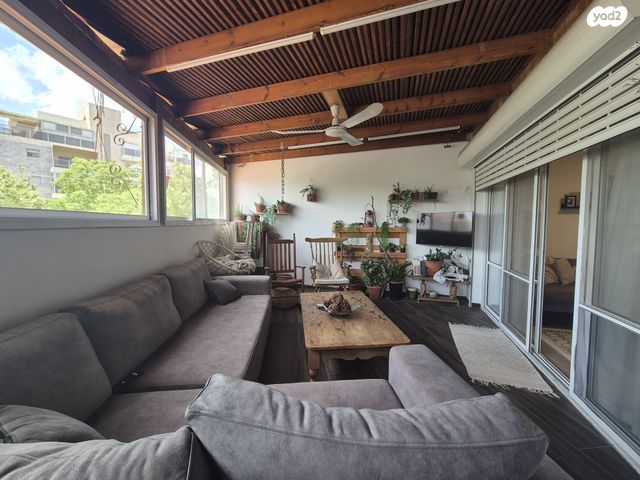 דירה, אירוס, אזורי גדרה, גדרה