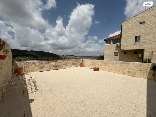 בית פרטי/ קוטג', רפאל דה לה פרגולה, גילה, ירושלים