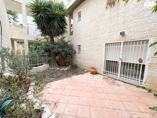 בית פרטי/ קוטג', רפאל דה לה פרגולה, גילה, ירושלים