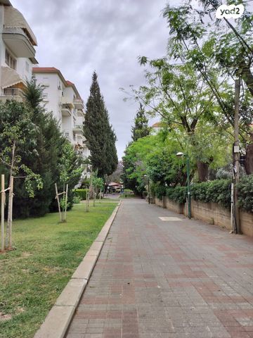 דירה, דובדבן הכפר, כפר סבא