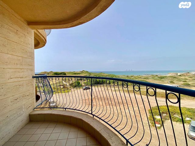 דירה, שדרות מנחם בגין, גבעת אולגה, חדרה