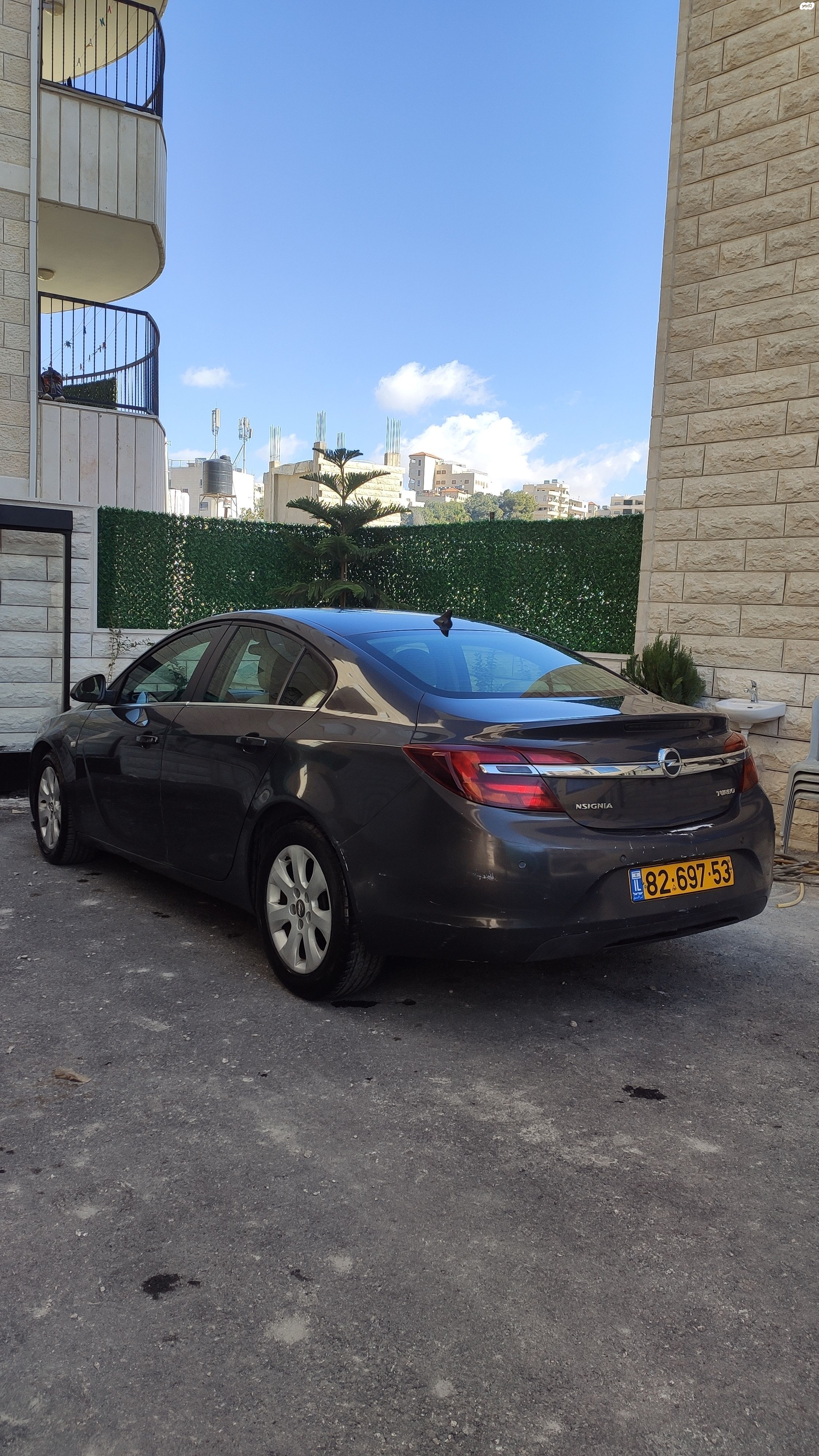 מודעת רכב אופל אינסיגניה