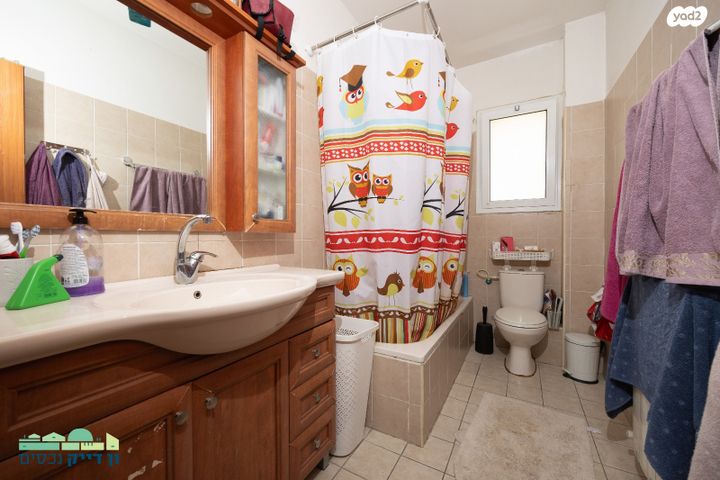 דירה, מנחם ברש, חומת שמואל, הר חומה, ירושלים