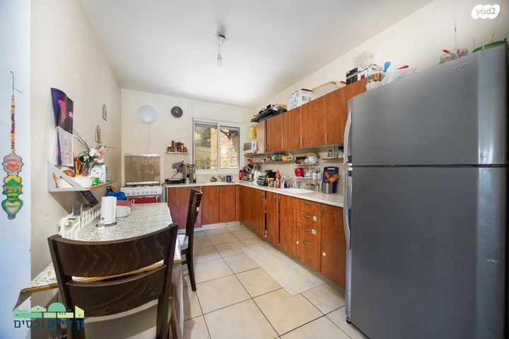 דירה, מנחם ברש, חומת שמואל, הר חומה, ירושלים