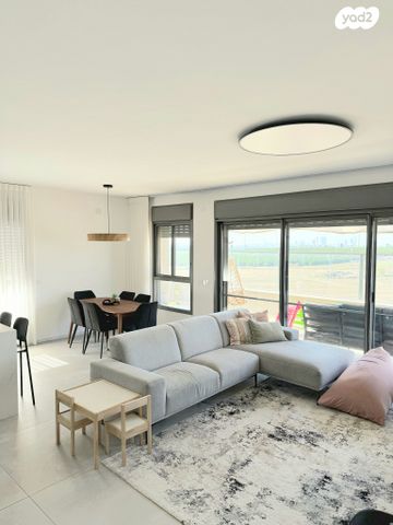 גג/ פנטהאוז, שיר השירים, גן יבנה מערב, גן יבנה