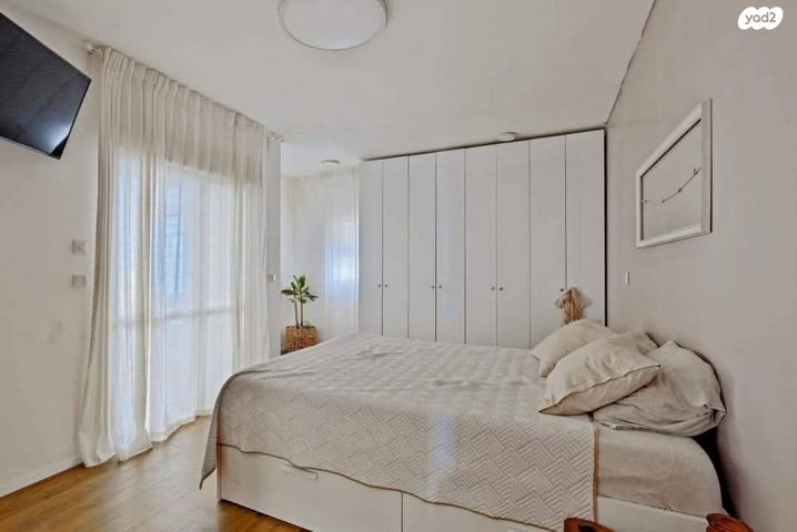 דירה, נחל הדס, צור יצחק