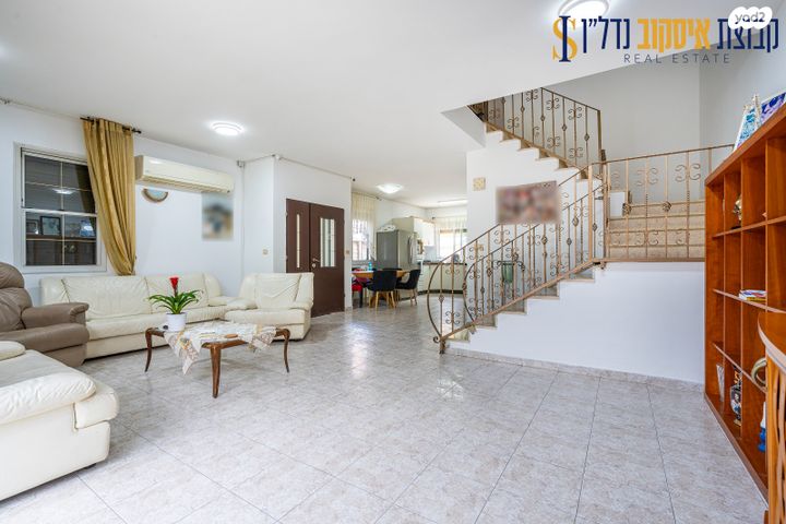 דו משפחתי, פרדס חנה כרכור