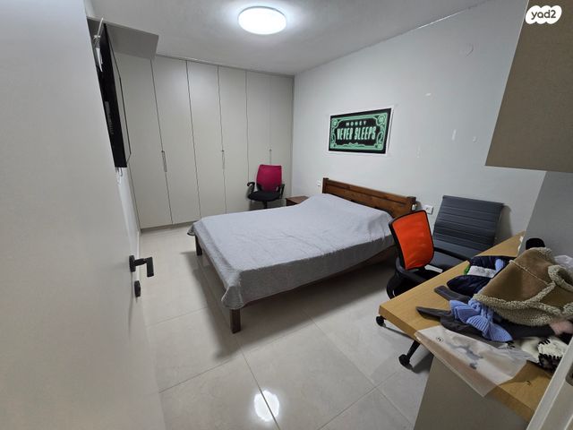 דירה, יעקב קרול, קרול, פתח תקווה