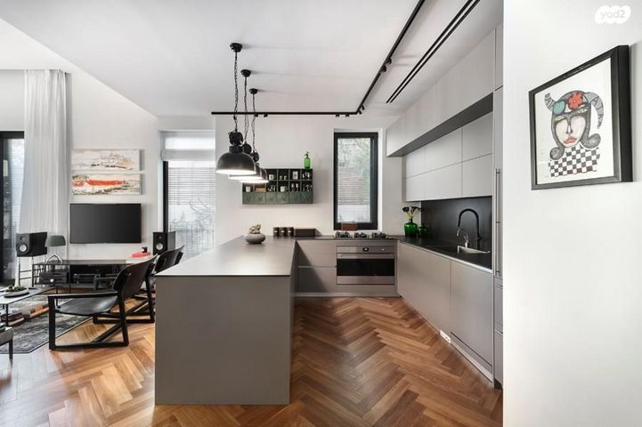 דירת גן, שדרות מסריק 15, הצפון הישן - דרום, תל אביב יפו