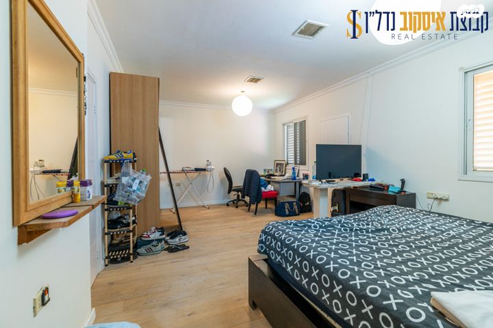 דו משפחתי, פרדס חנה כרכור