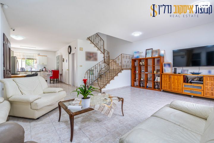 דו משפחתי, פרדס חנה כרכור