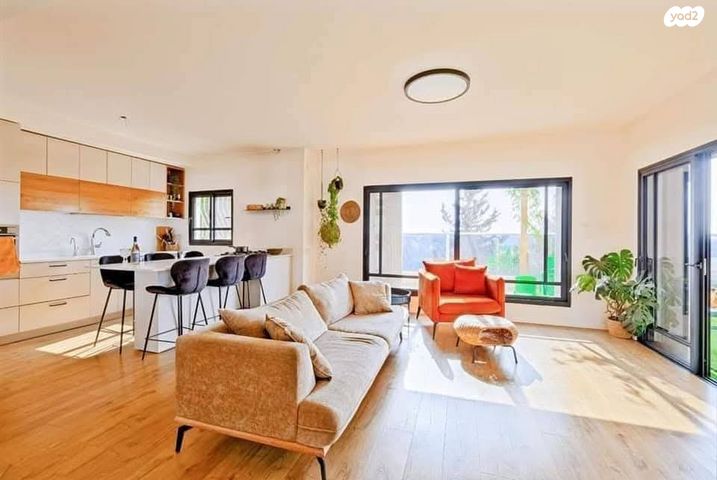 דירה, נחל הדס, צור יצחק