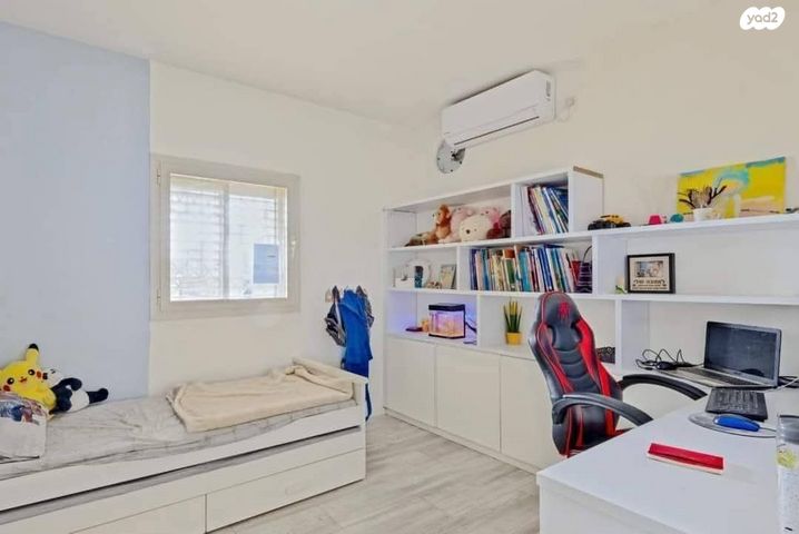 דירה, נחל הדס, צור יצחק