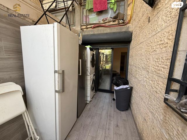 דירה, ארץ חפץ, שמואל הנביא, ירושלים