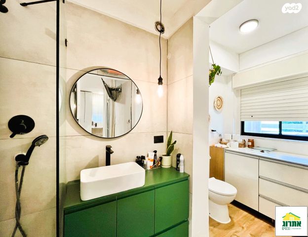 דירה, נחל הדס, צור יצחק