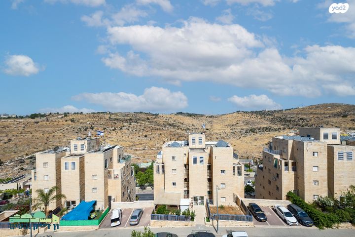 דירה, מנחם ברש, חומת שמואל, הר חומה, ירושלים