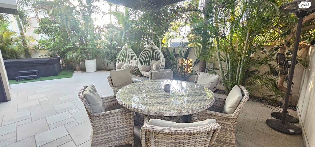 בית פרטי/ קוטג', נאות רבין, יבנה