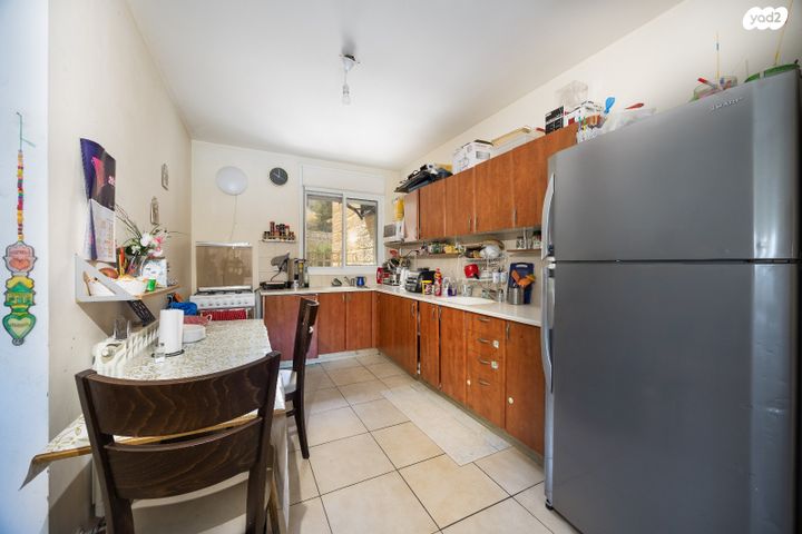 דירה, מנחם ברש, חומת שמואל, הר חומה, ירושלים