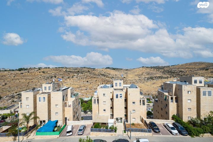 דירה, מנחם ברש, חומת שמואל, הר חומה, ירושלים