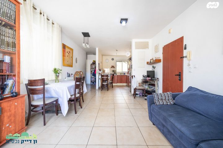 דירה, מנחם ברש, חומת שמואל, הר חומה, ירושלים