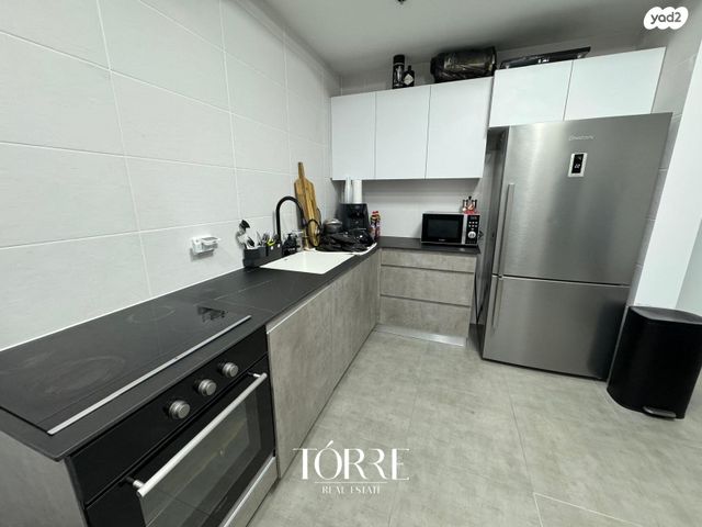 דירה, דרך מנחם בגין 158, מונטיפיורי, הרכבת, תל אביב יפו