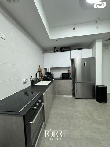 דירה, דרך מנחם בגין 158, מונטיפיורי, הרכבת, תל אביב יפו