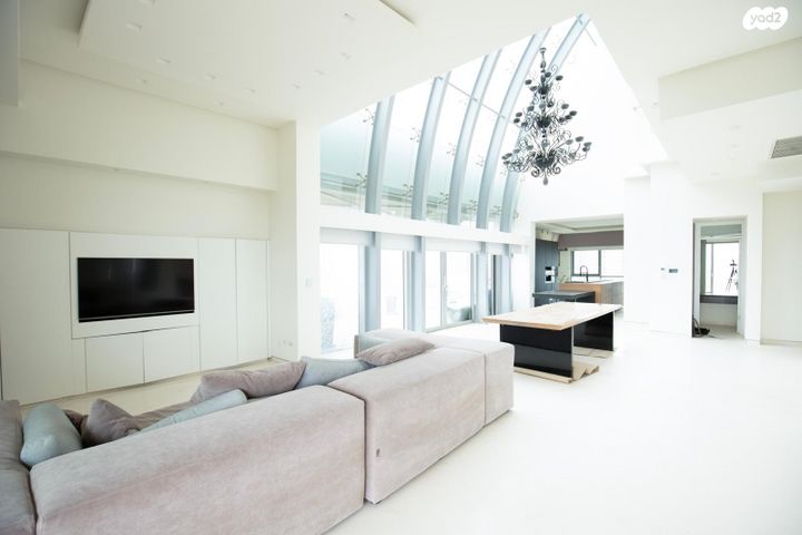 גג/ פנטהאוז, חרוזים, חרוזים, רמת גן