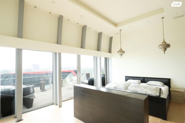 גג/ פנטהאוז, חרוזים, חרוזים, רמת גן