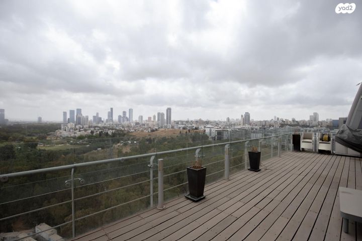 גג/ פנטהאוז, חרוזים, חרוזים, רמת גן