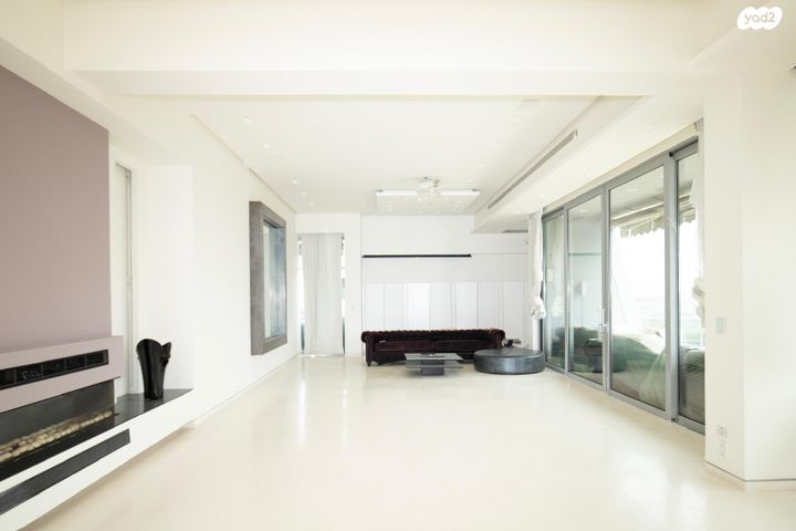 גג/ פנטהאוז, חרוזים, חרוזים, רמת גן