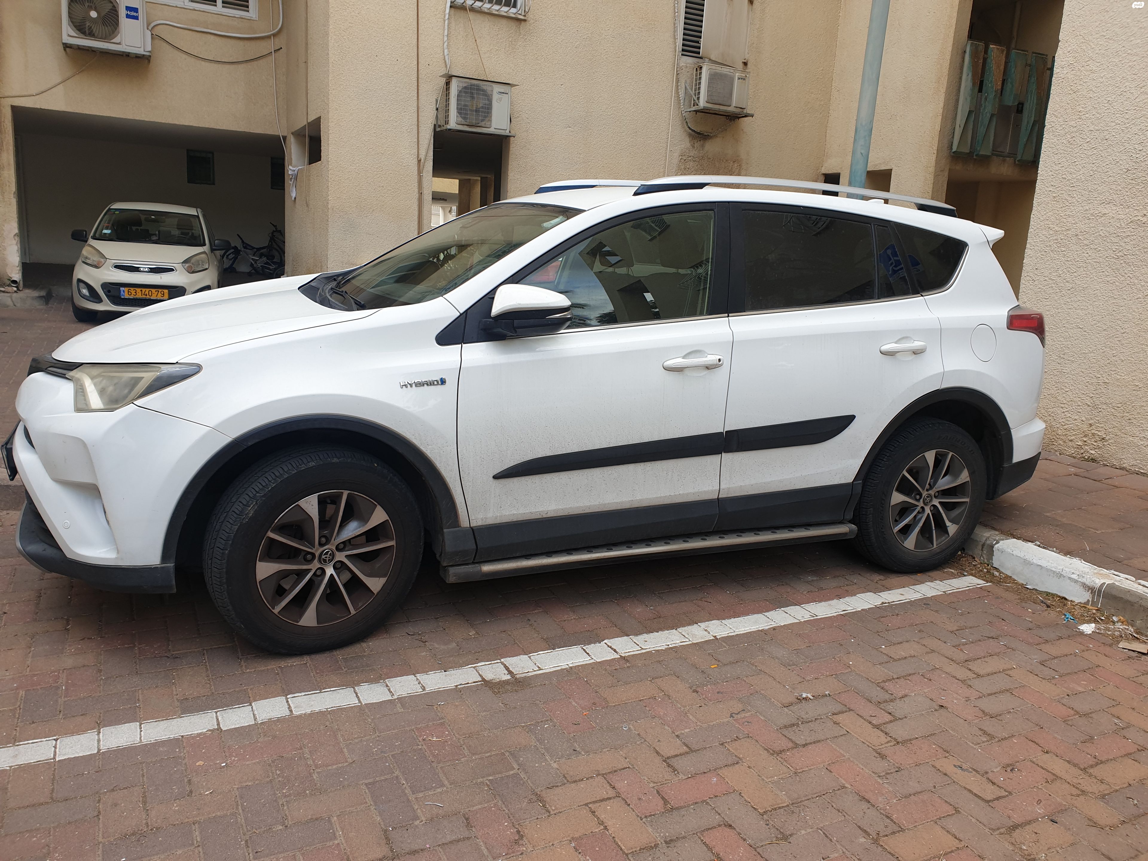 מודעת רכב טויוטה RAV4