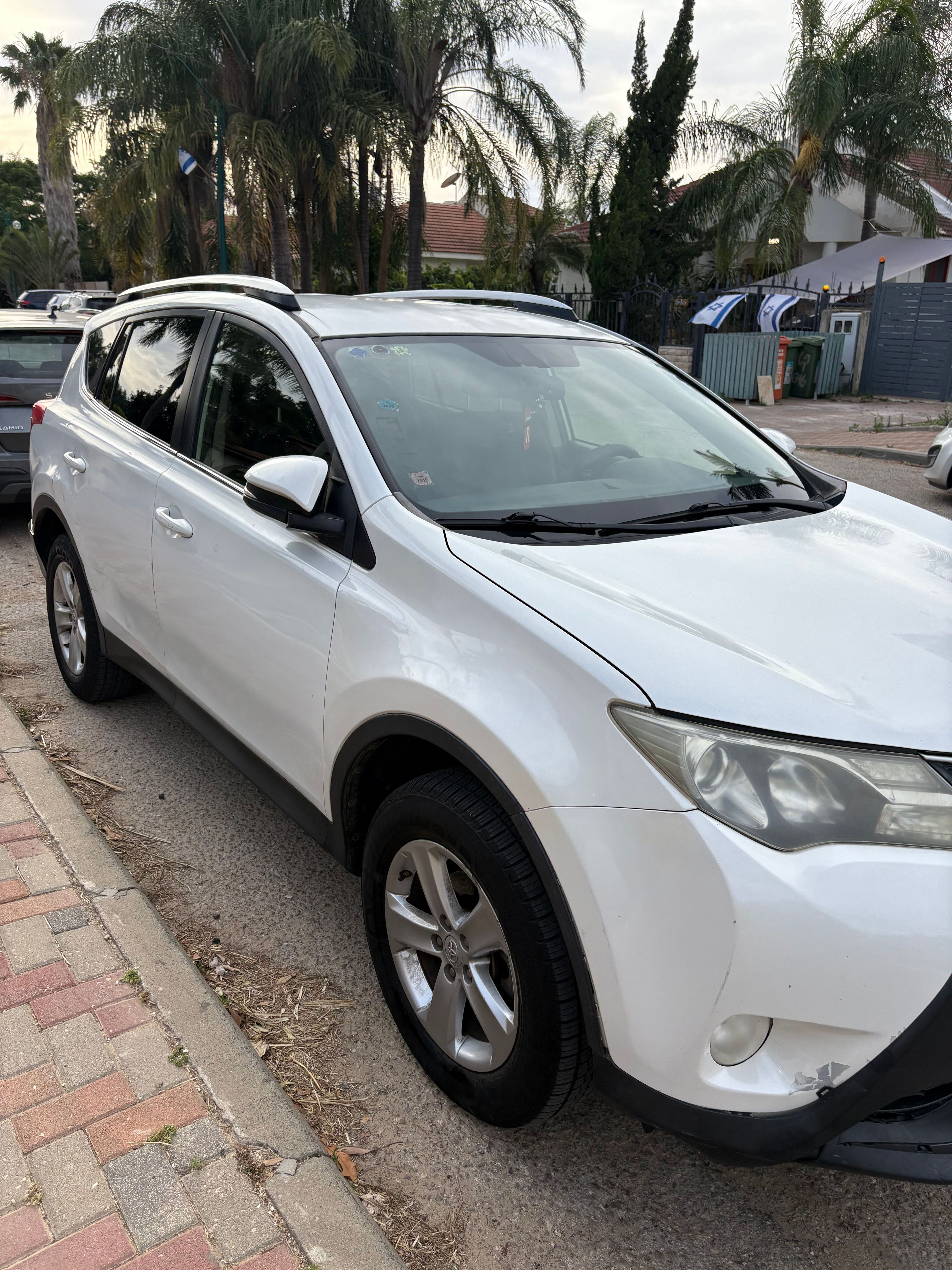 מודעת רכב טויוטה RAV4
