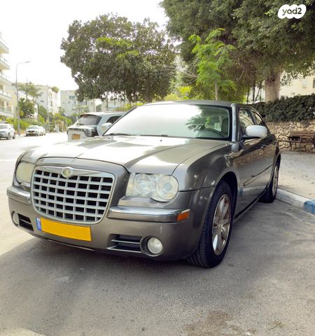 מודעת רכב קרייזלר 300